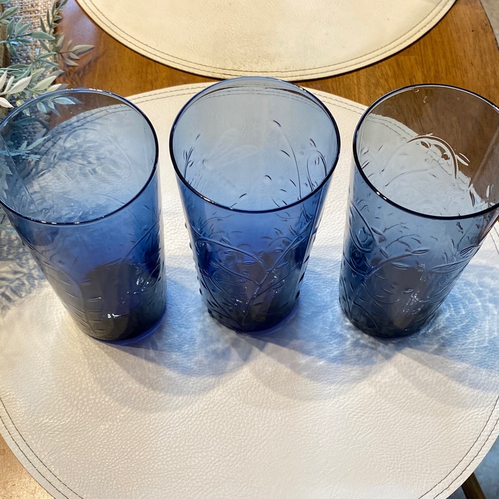 Vintage embossed DRAGONFLY indigo 6” glasses. Like new. Set of 3